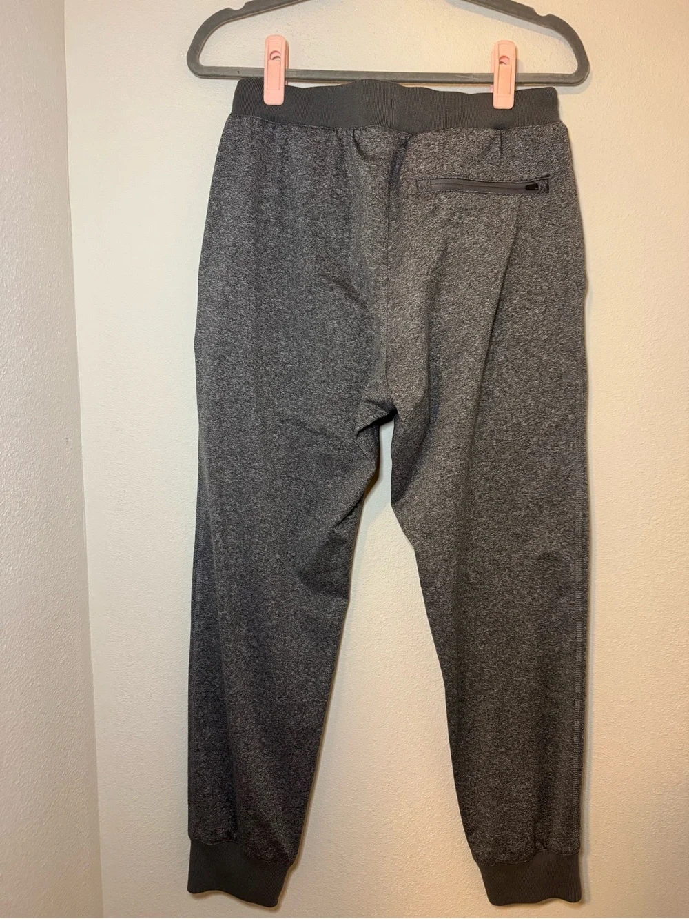 Vuori Men's Charcoal Grey Jogger Sweatpants